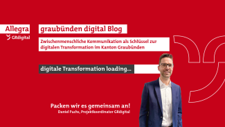 Zwischenmenschliche Kommunikation als Schlüssel zur digitalen Transformation im Kanton Graubünden aniel Fuchs vor rotem Hintergrund mit dem Text: «Zwischenmenschliche Kommunikation als Schlüssel zur digitalen Transformation im Kanton Graubünden»