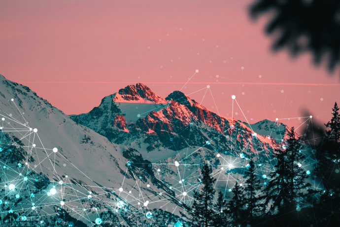 Verschneite Berge mit Digitalnetz